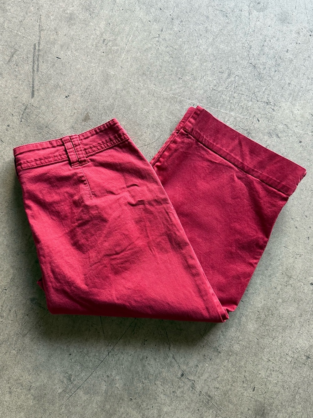 White Stag - Vintage Women's Burgundy Capris - Slight Stretch for Comfort - 10